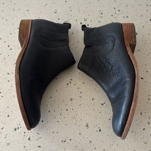 Kork-Ease Black Leather Women’s Ankle Boots Booties Slip On Low Heel Size 9M GUC - Picture 6 of 12